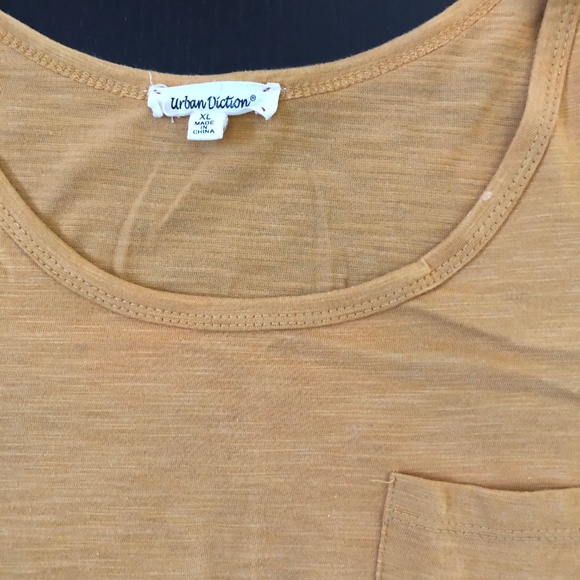 Womens' Gold Top by Urban Diction tee, XL, VGUC, Curved hem - Picture 3 of 6